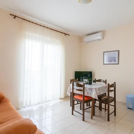 アパート Josipa マンドレ