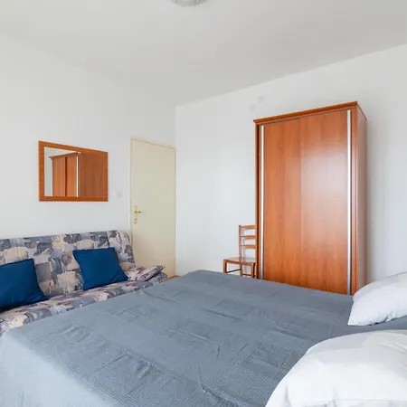 アパート Josipa マンドレ